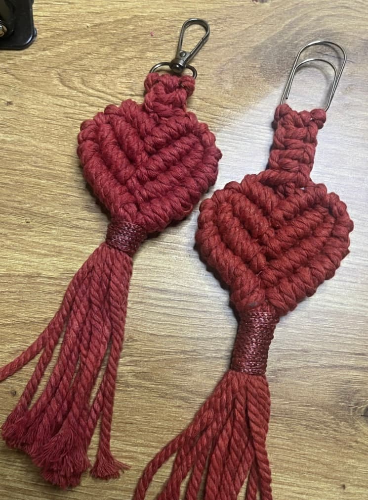 Llavero o marca páginas corazón